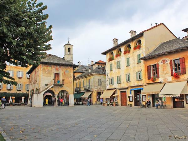 orta san giulio piazza motta