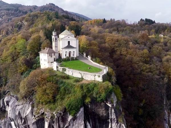 santuario madonna del sasso lago d'orta